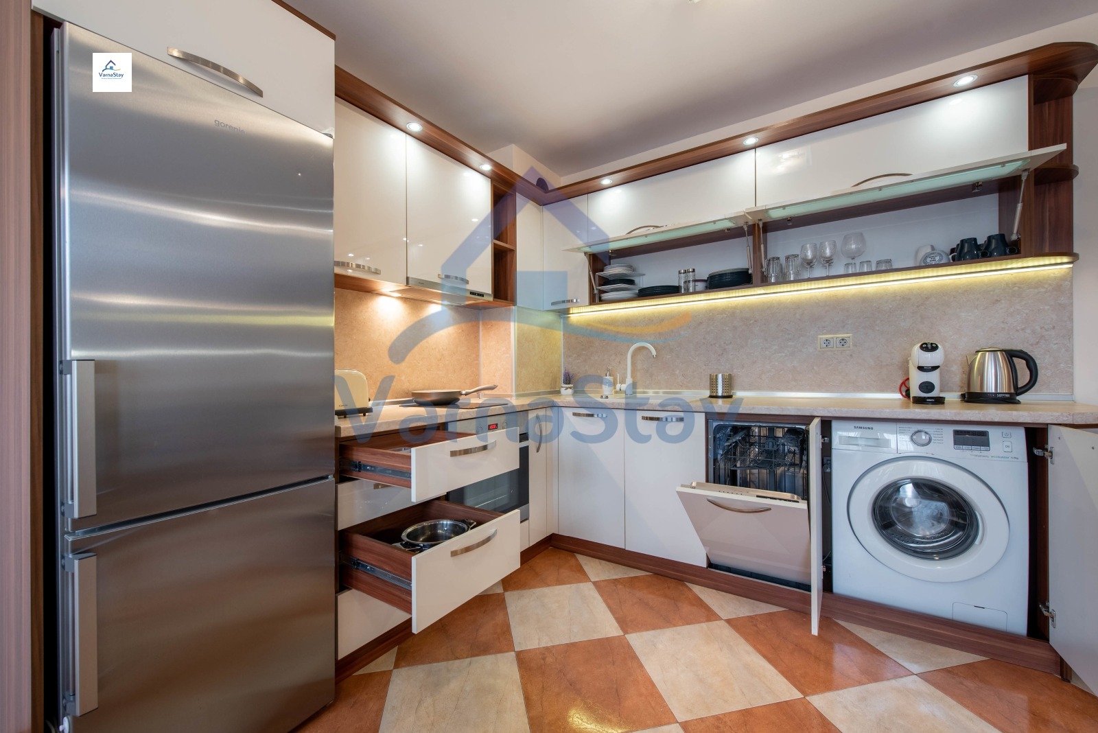 Дава под наем 3-СТАЕН, гр. Варна, Център, снимка 6 - Апартаменти - 53707061