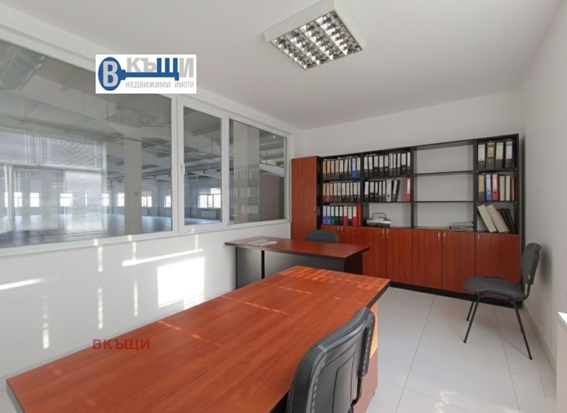 Дава под наем СКЛАД, гр. Горна Оряховица, област Велико Търново, снимка 3 - Складове - 52813383