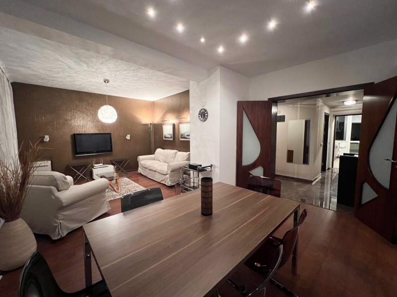 Дава под наем 3-СТАЕН, гр. София, Център