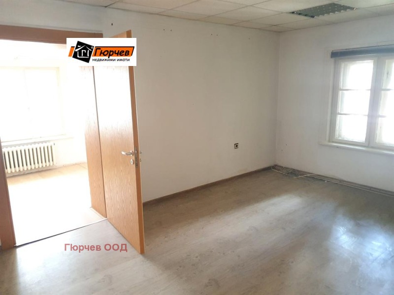Дава под Наем САМОСТОЯТЕЛНА СГРАДА в град Русе, Център - 250 кв.м / 1 500 € » 2 933.75 лв., Гюрчев ООД