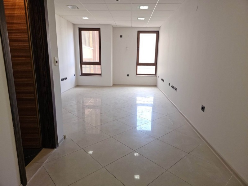 Para alugar  Escritório Kardjali , Centar , 26 m² | 98843122 - imagem [3]