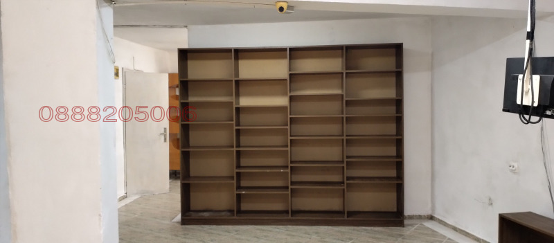 Дава под наем МАГАЗИН, гр. Варна, Колхозен пазар, снимка 3 - Магазини - 52798721