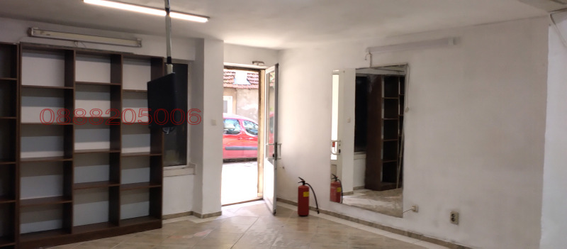 Дава под наем МАГАЗИН, гр. Варна, Колхозен пазар, снимка 4 - Магазини - 52798721