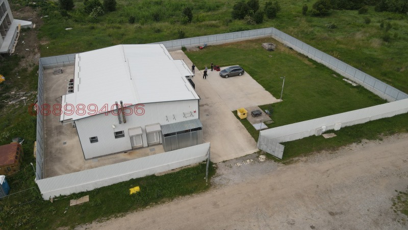 Kiadó  Ipari épület Sofia , Ilijanci , 300 négyzetméter | 84221807