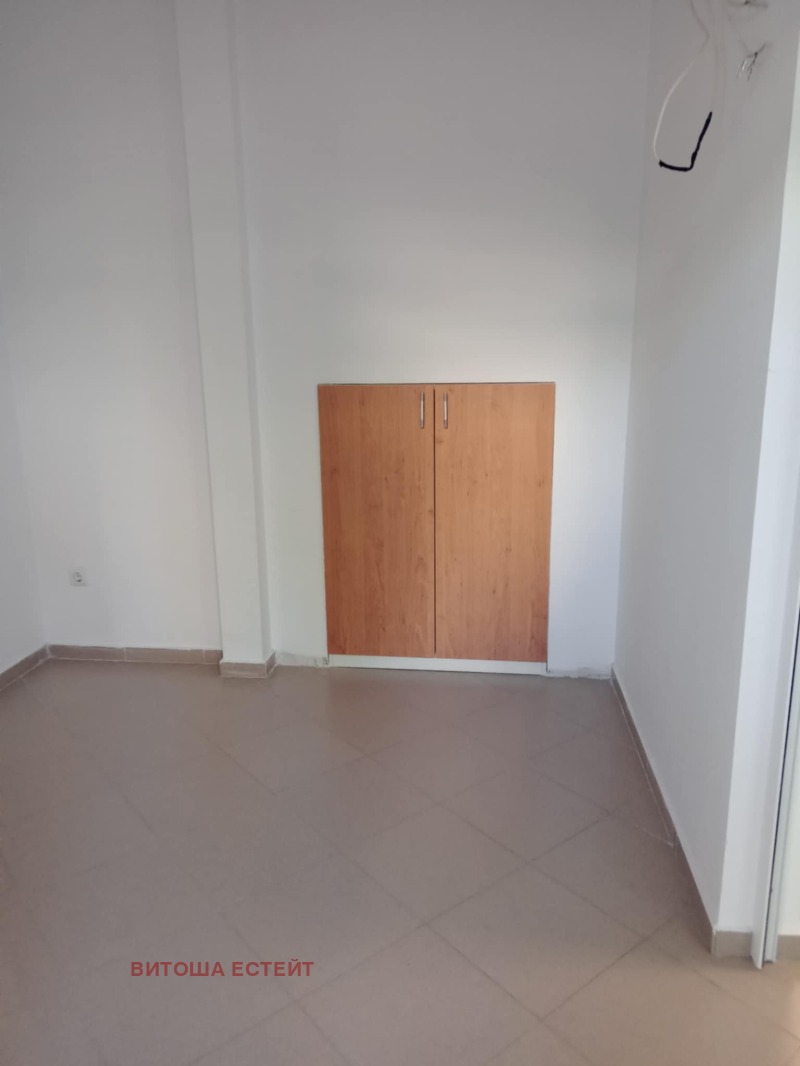Te huur  Kantoor Sofia , Zona B-5 , 42 m² | 73700740 - afbeelding [6]