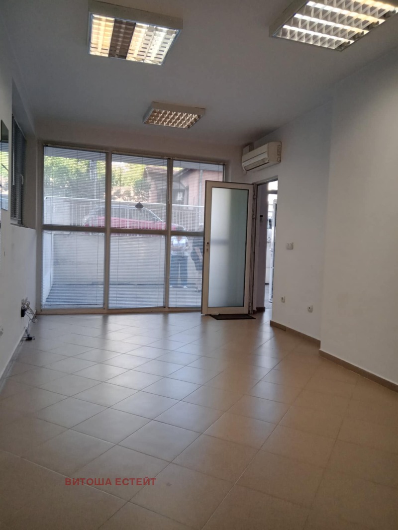 Te huur  Kantoor Sofia , Zona B-5 , 42 m² | 73700740 - afbeelding [2]