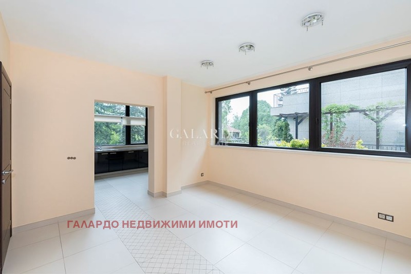 Kiadó  Ház Sofia , Bojana , 470 négyzetméter | 76070328 - kép [11]