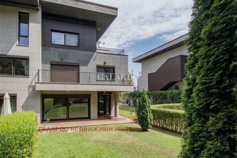 Kiadó  Ház Sofia , Bojana , 470 négyzetméter | 76070328
