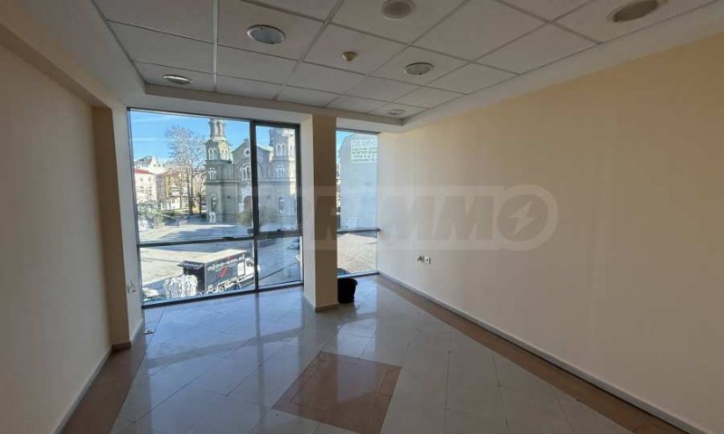 Дава под Наем ОФИС в град Бургас, Център - 76 кв.м / 750 € » 1 466.87 лв., СУПРИММО - БУРГАС