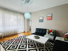 1 chambre Tsentralna pochta, Varna 1