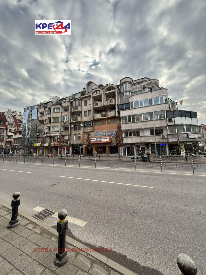 Дава под Наем МАГАЗИН в град Пловдив, Център - 339 кв.м / 2 700 € » 5 280.74 лв., КРЕДА НЕДВИЖИМИ ИМОТИ