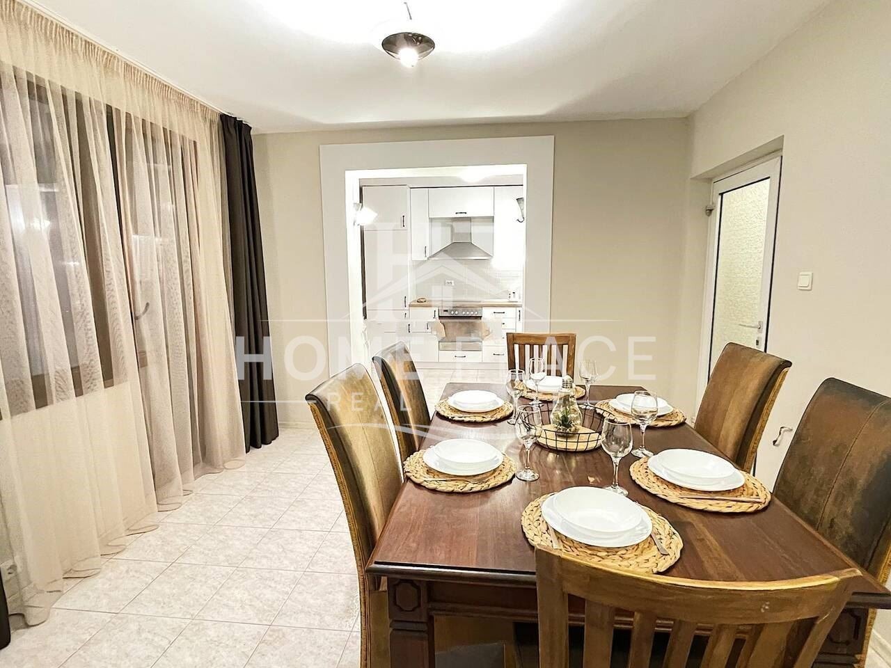 Дава под наем МНОГОСТАЕН, гр. Варна, Център, снимка 2 - Апартаменти - 53957977