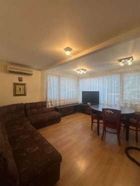 Casa m-t Pcielina, Varna