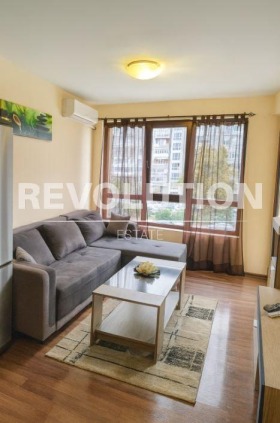 1 chambre Pobeda, Varna