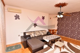 3 Schlafzimmer Mladost 2, Warna