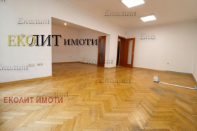 3 sypialnie Doktorski pametnik, Sofia