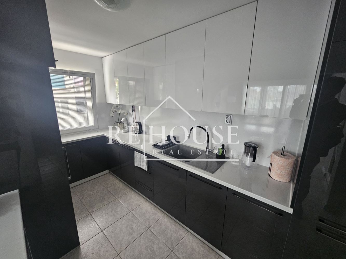 Дава под наем 3-СТАЕН, гр. Варна, Център