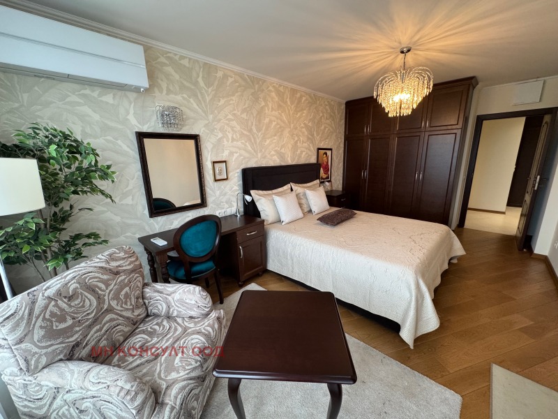 Дава под наем  4-стаен град София , Изгрев , 180 кв.м | 95042014 - изображение [12]