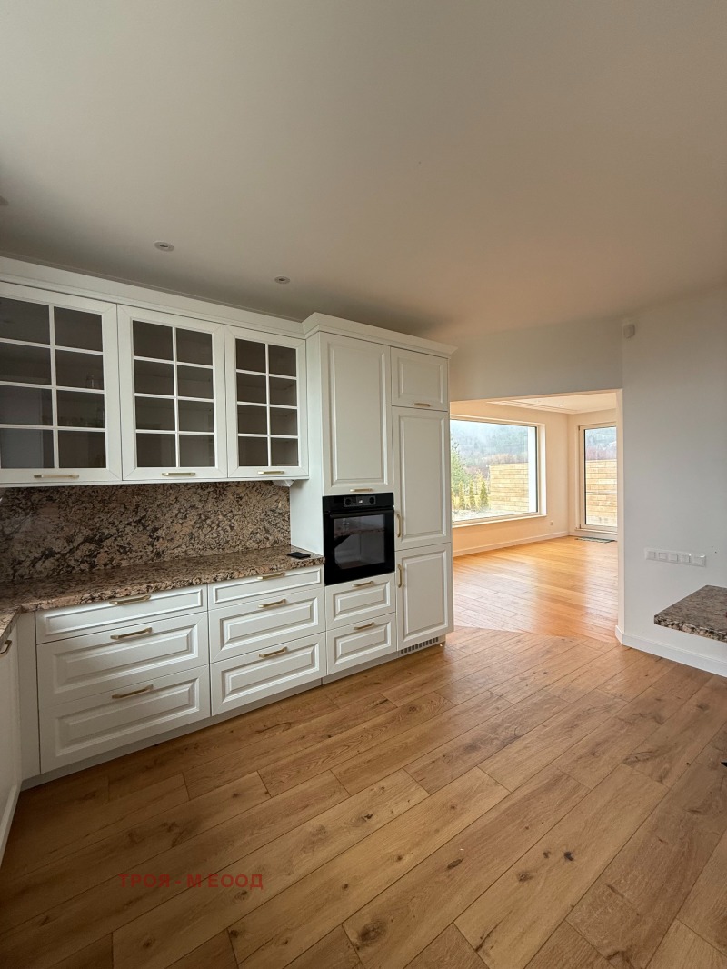 Дава под наем КЪЩА, гр. София, с. Бистрица