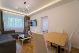 3-стаен град София, Изток