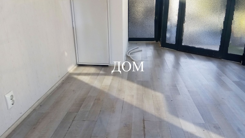 Дава под Наем МАГАЗИН в град Шумен, Център - 9 кв.м / 245 € » 479.18 лв., ДОМ