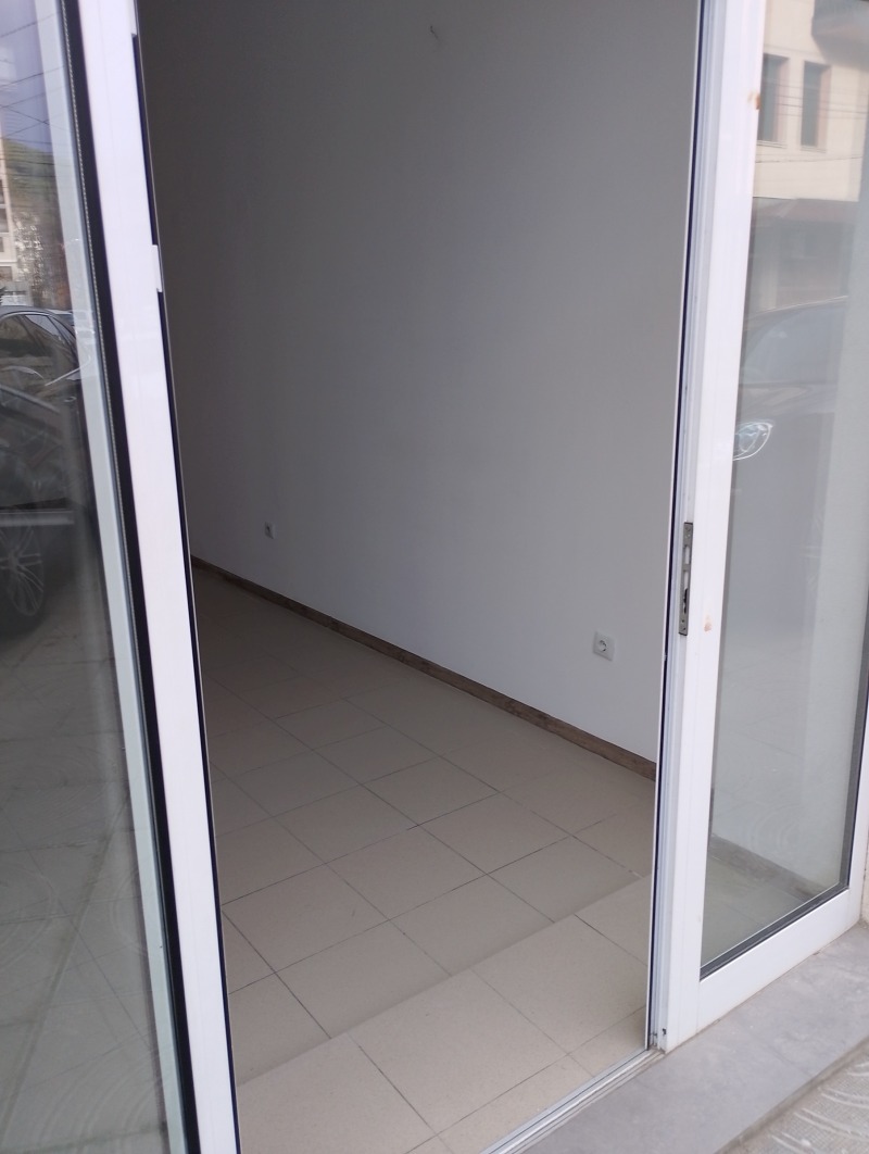 Дава под наем МАГАЗИН, гр. Дупница, област Кюстендил, снимка 2 - Магазини - 53011209