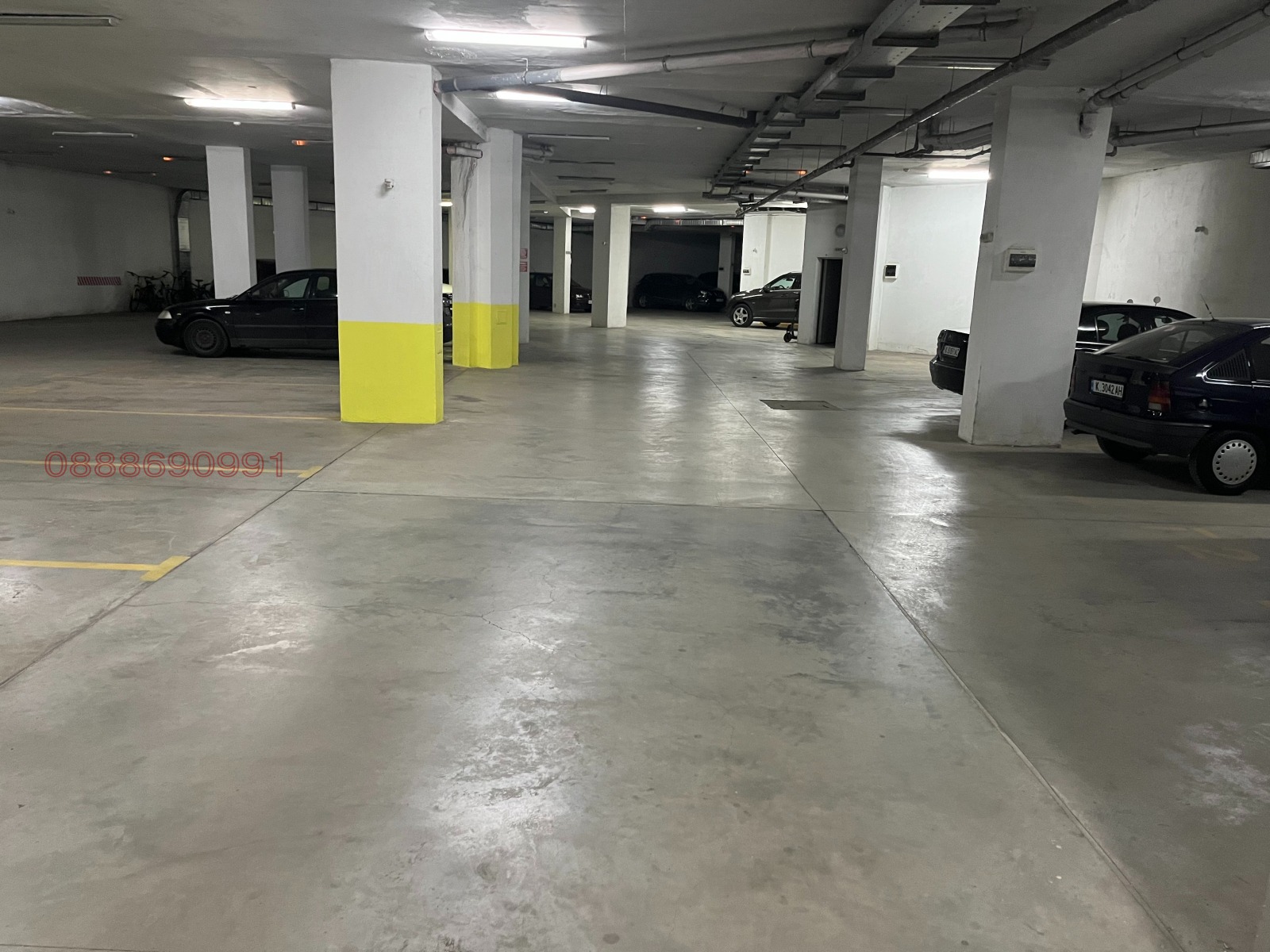 Дава под наем ГАРАЖ, ПАРКОМЯСТО, гр. Кърджали, Център, снимка 3 - Гаражи и паркоместа - 54138277