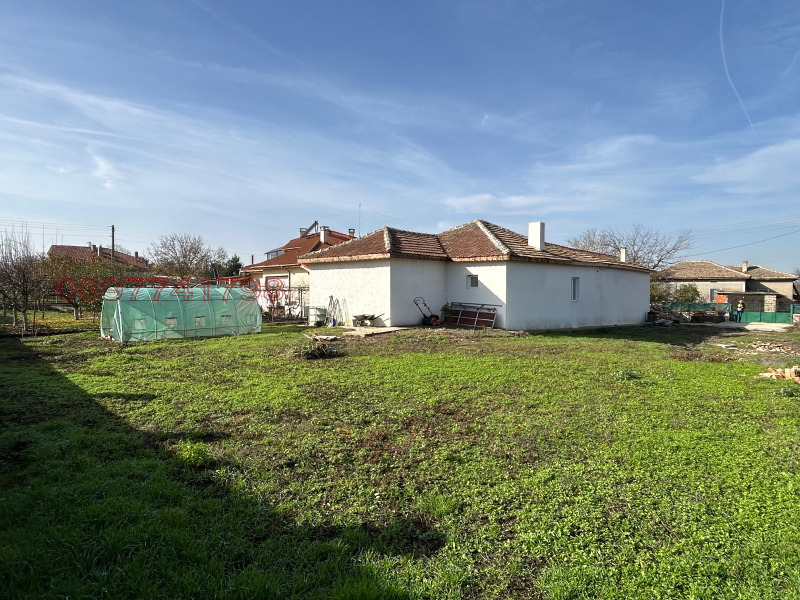 Дава под наем КЪЩА, с. Соколово, област Добрич, снимка 2 - Къщи - 52782479