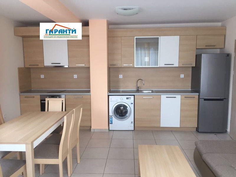 Издаје се  1 спаваћа соба Пловдив , Центар , 65 м2 | 33095571