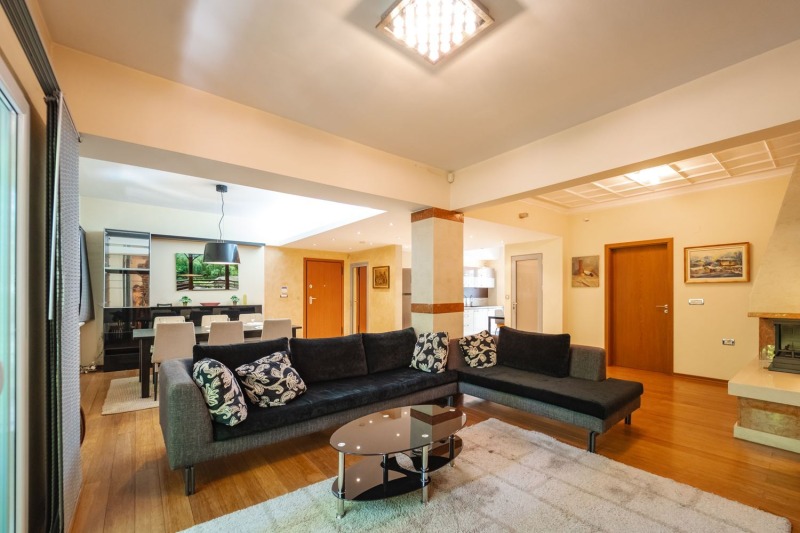 Дава под нем  4-стаен, град София, Център • 1 500 EUR • ID 18448186 — holmes.bg - [1] 