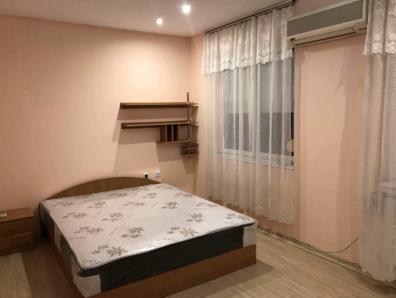 Te huur  2 slaapkamers Plovdiv , Trakija , 95 m² | 47104224