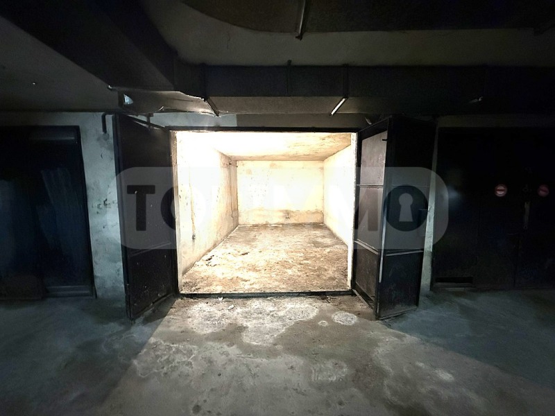 Дава под Наем ГАРАЖ в град Варна, Зимно кино Тракия - 20 кв.м / 130 € » 254.26 лв., ТОПИММО