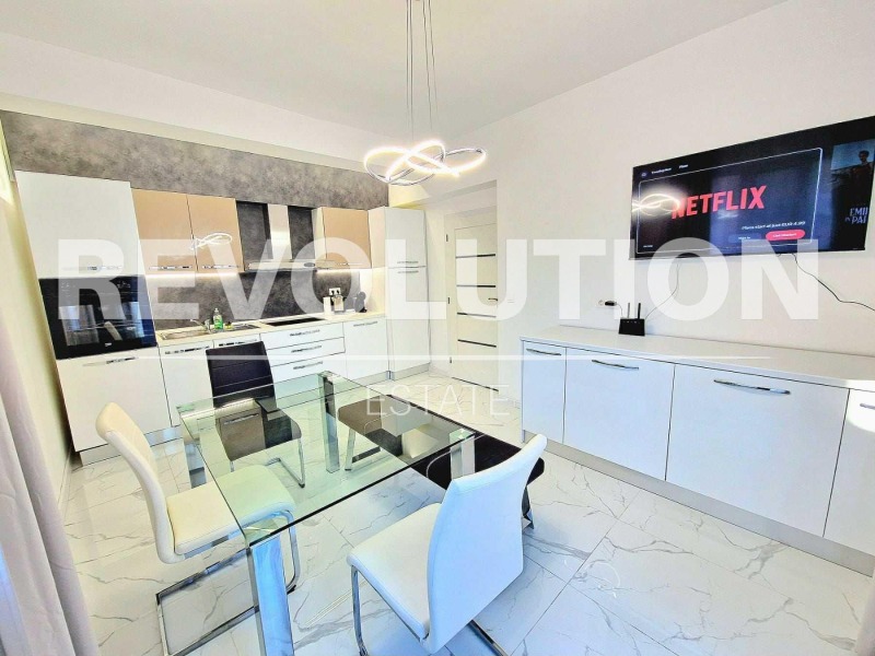 Дава под наем  4-стаен град Варна , Център , 100 кв.м | 61851191