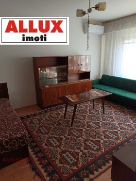 De inchiriat Studio