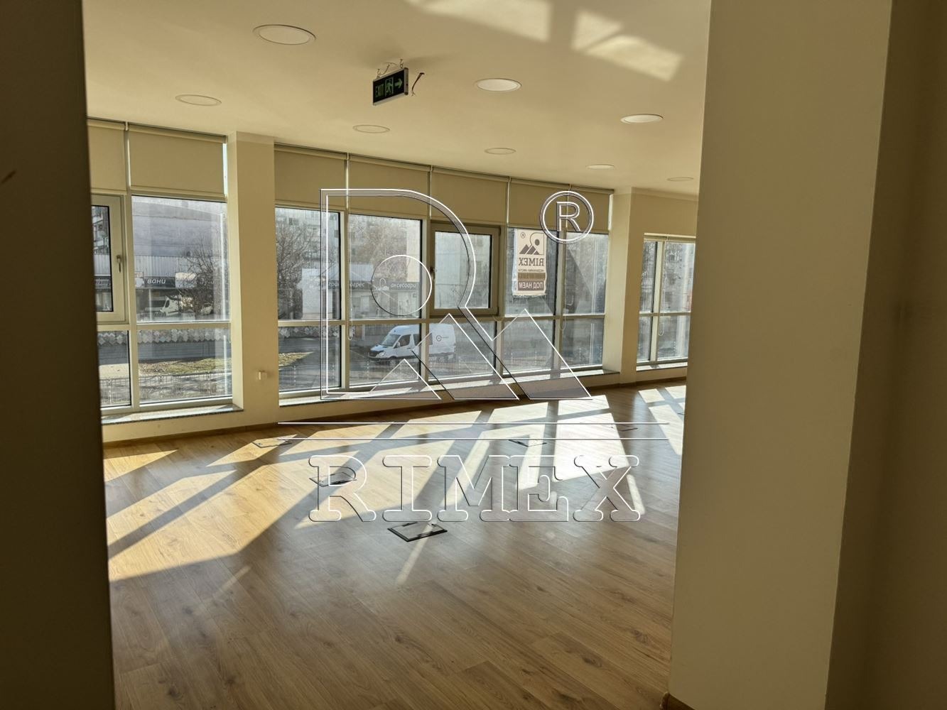 Дава под наем МАГАЗИН, гр. Пловдив, Център, снимка 2 - Магазини - 54361221