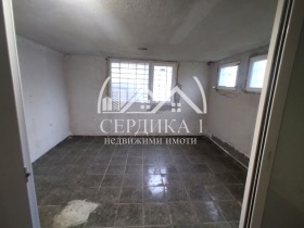 Magazzinaggio Mladost 1, Sofia 1