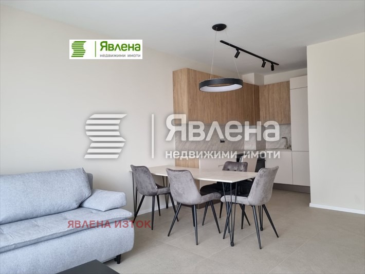 Дава под наем 3-СТАЕН, гр. София, Хладилника