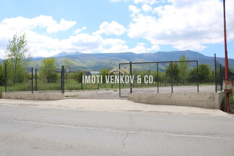 Дава под нем  Място, град София, Малинова долина • 1 580 EUR • ID 56716677 — holmes.bg - [1] 
