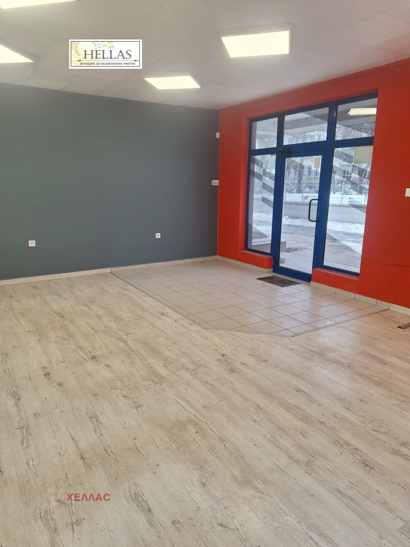 Дава под наем МАГАЗИН, гр. Русе, Широк център