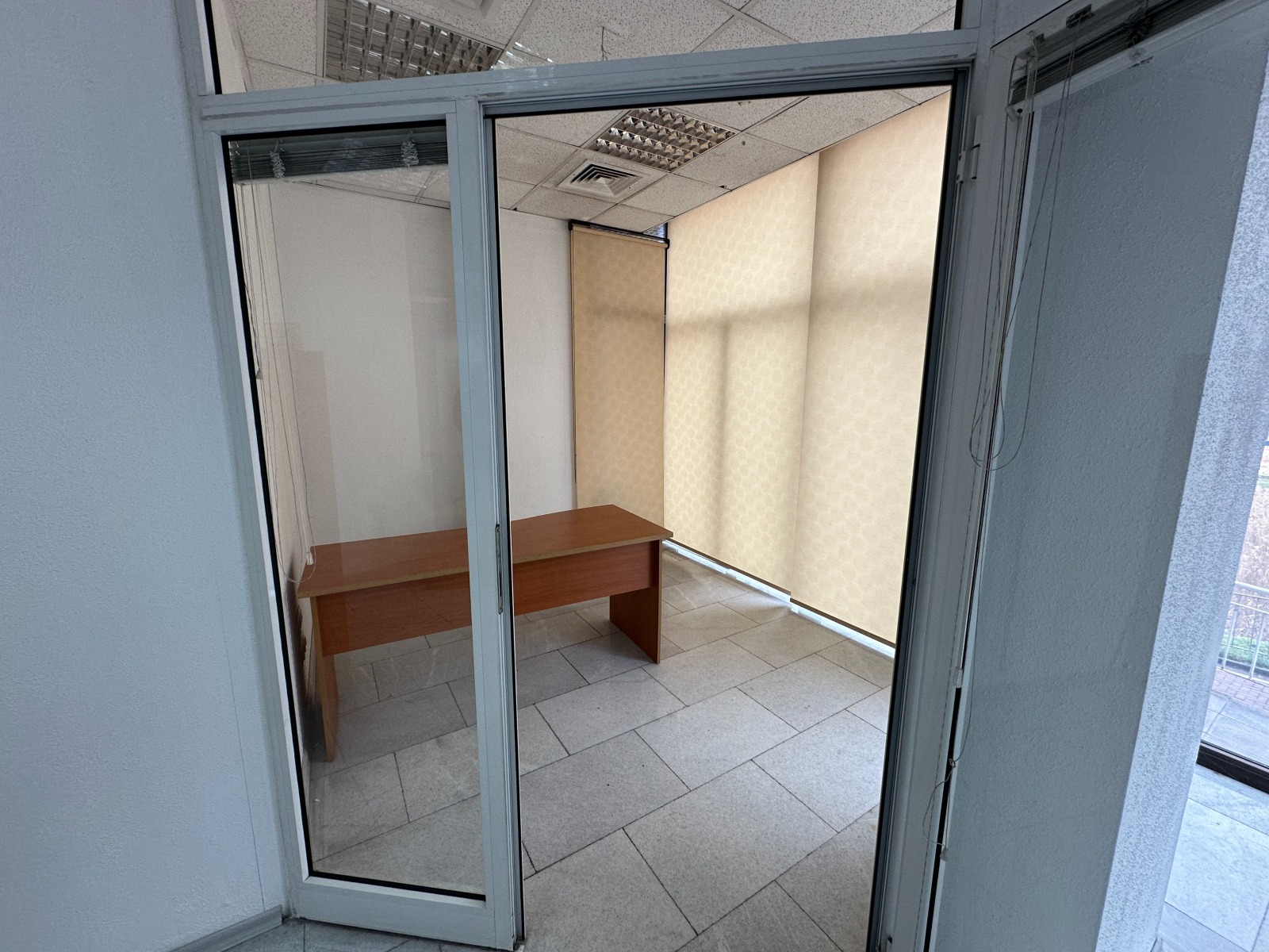 Дава под наем ОФИС, гр. Варна, ЖП Гара, снимка 2 - Офиси - 53910829