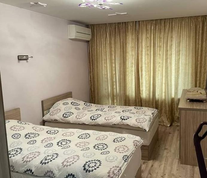 Издаје се  2 спаваће собе Пловдив , Каршијака , 180 м2 | 52250628 - слика [12]