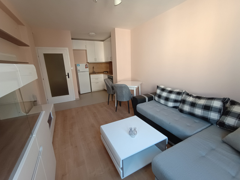 Издаје се  1 спаваћа соба Софија , Дарвеница , 60 м2 | 49945630