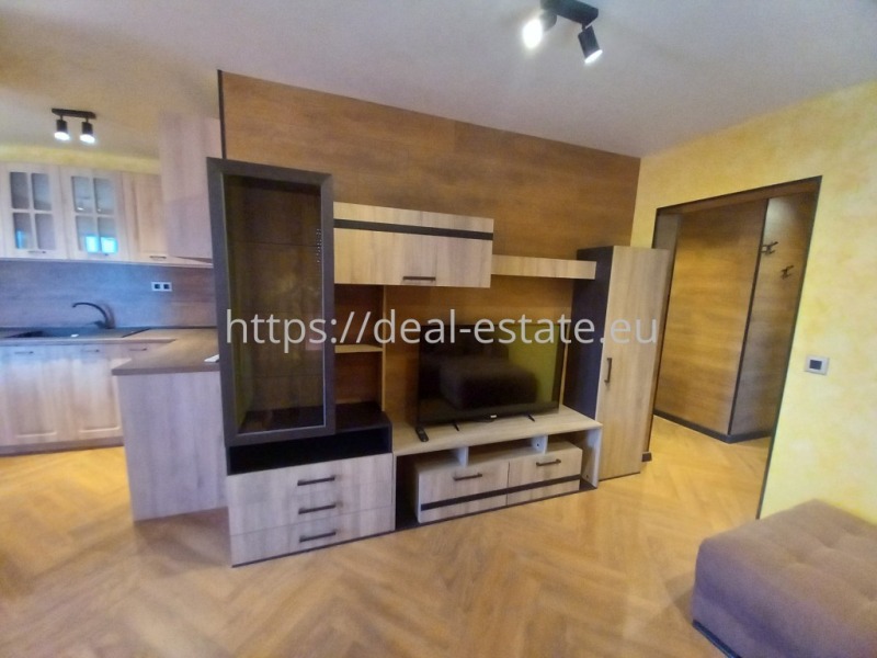 Дава под Наем 3-СТАЕН в град Благоевград, Широк център - 100 кв.м / 613 € » 1 198.92 лв., ДИЪЛ ЕСТЕЙТ
