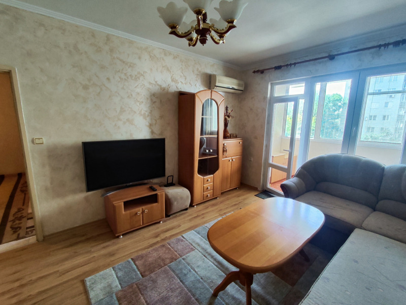 Zu vermieten  1 Schlafzimmer Plowdiw , Kjutschuk Parisch , 55 qm | 27358829