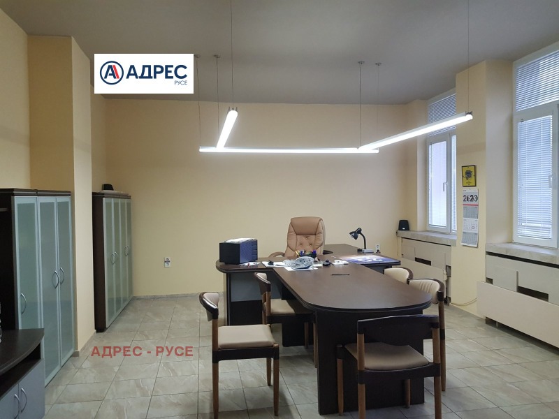 Дава под Наем ОФИС в град Русе, Търговия на едро - 520 кв.м / 1 176 € » 2 300.06 лв., АДРЕС - РУСЕ