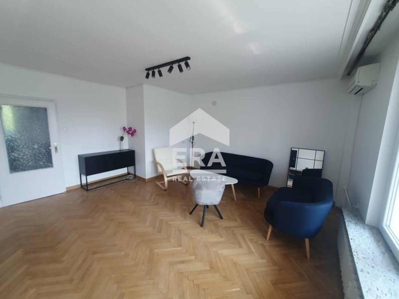 Издаје се  2 спаваће собе Софија , Центар , 86 м2 | 67070146