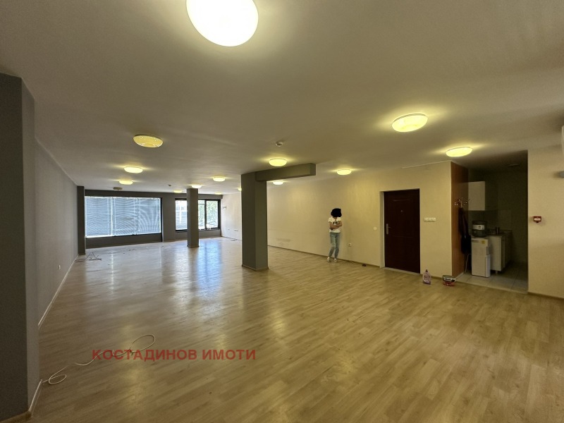Vuokrattavana  Toimisto Plovdiv , Karšijaka , 140 neliömetriä | 71175761 - kuva [2]