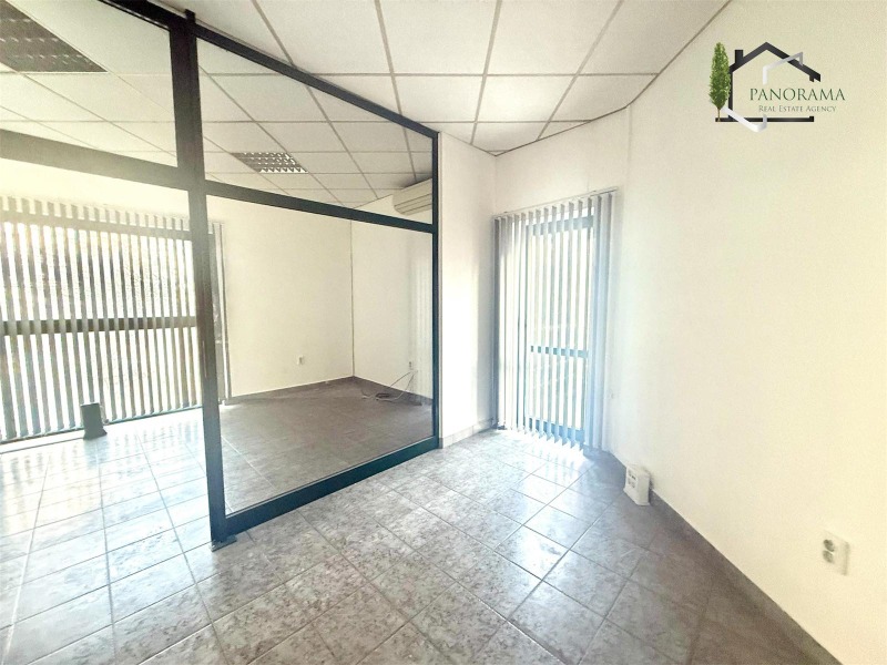 Дава под наем ОФИС, гр. Шумен, Център, снимка 2 - Офиси - 53022196