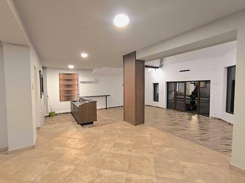 Дава под наем МАГАЗИН, гр. Мездра, област Враца, снимка 3 - Магазини - 53086445