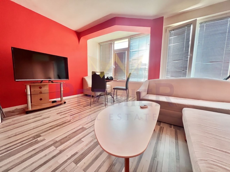 Дава под нем  2-стаен, град Варна, ВИНС-Червен площад •  390 EUR • ID 18863453 — holmes.bg - [1] 
